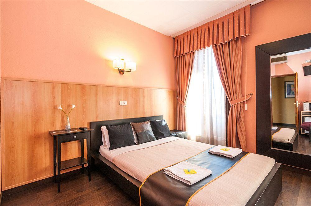 Hostal Gallardo Мадрид Экстерьер фото