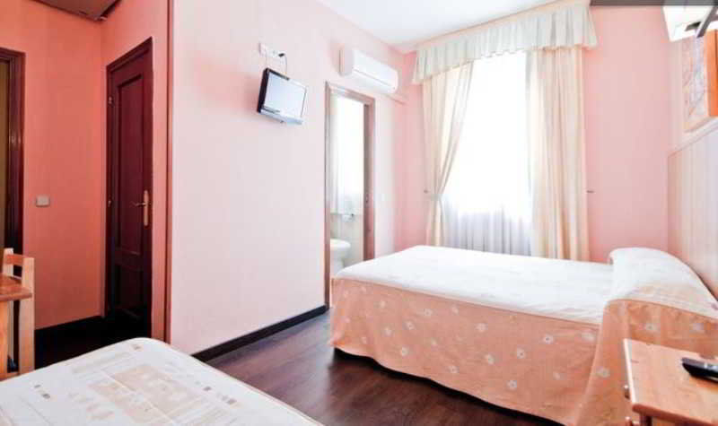 Hostal Gallardo Мадрид Экстерьер фото