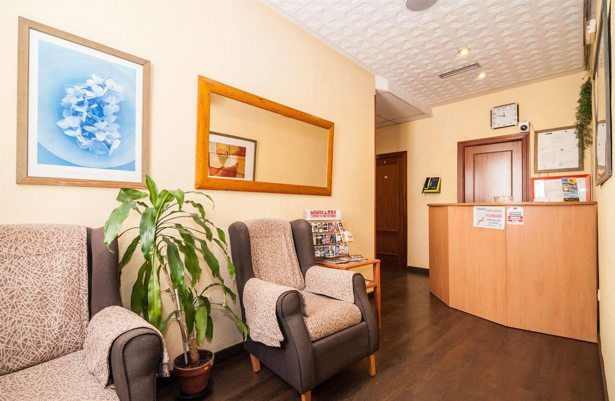 Hostal Gallardo Мадрид Экстерьер фото