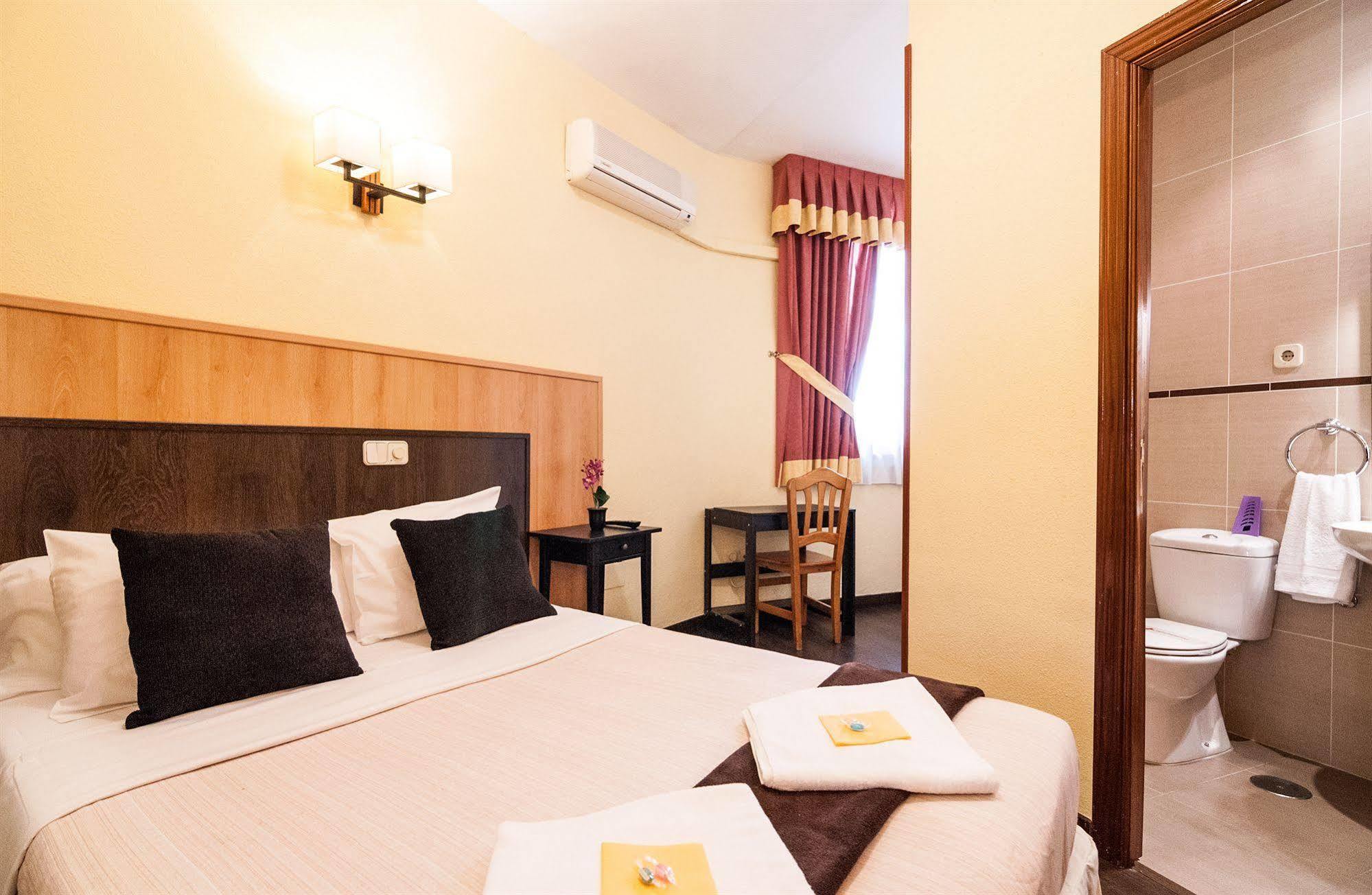 Hostal Gallardo Мадрид Экстерьер фото