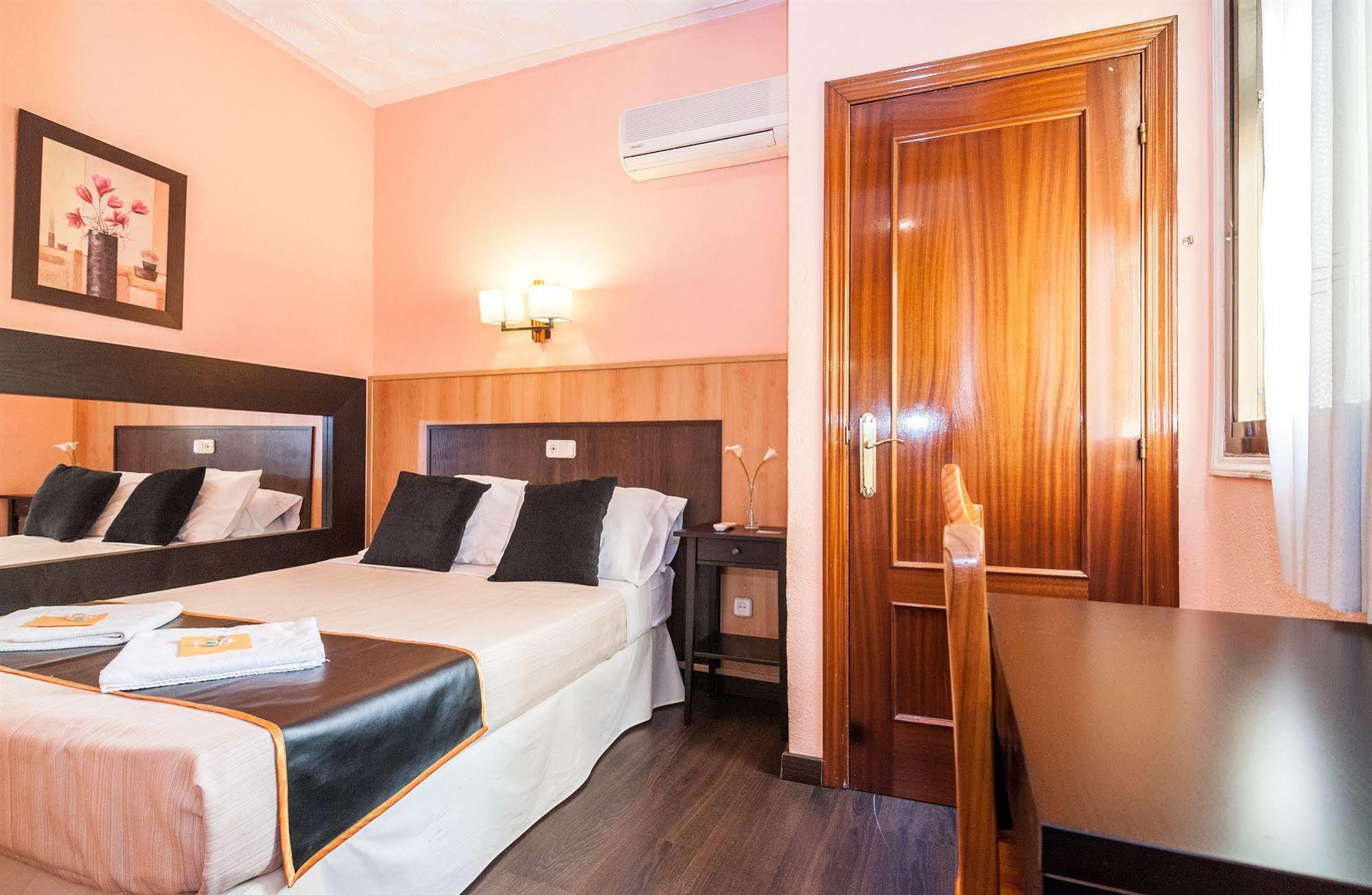 Hostal Gallardo Мадрид Экстерьер фото