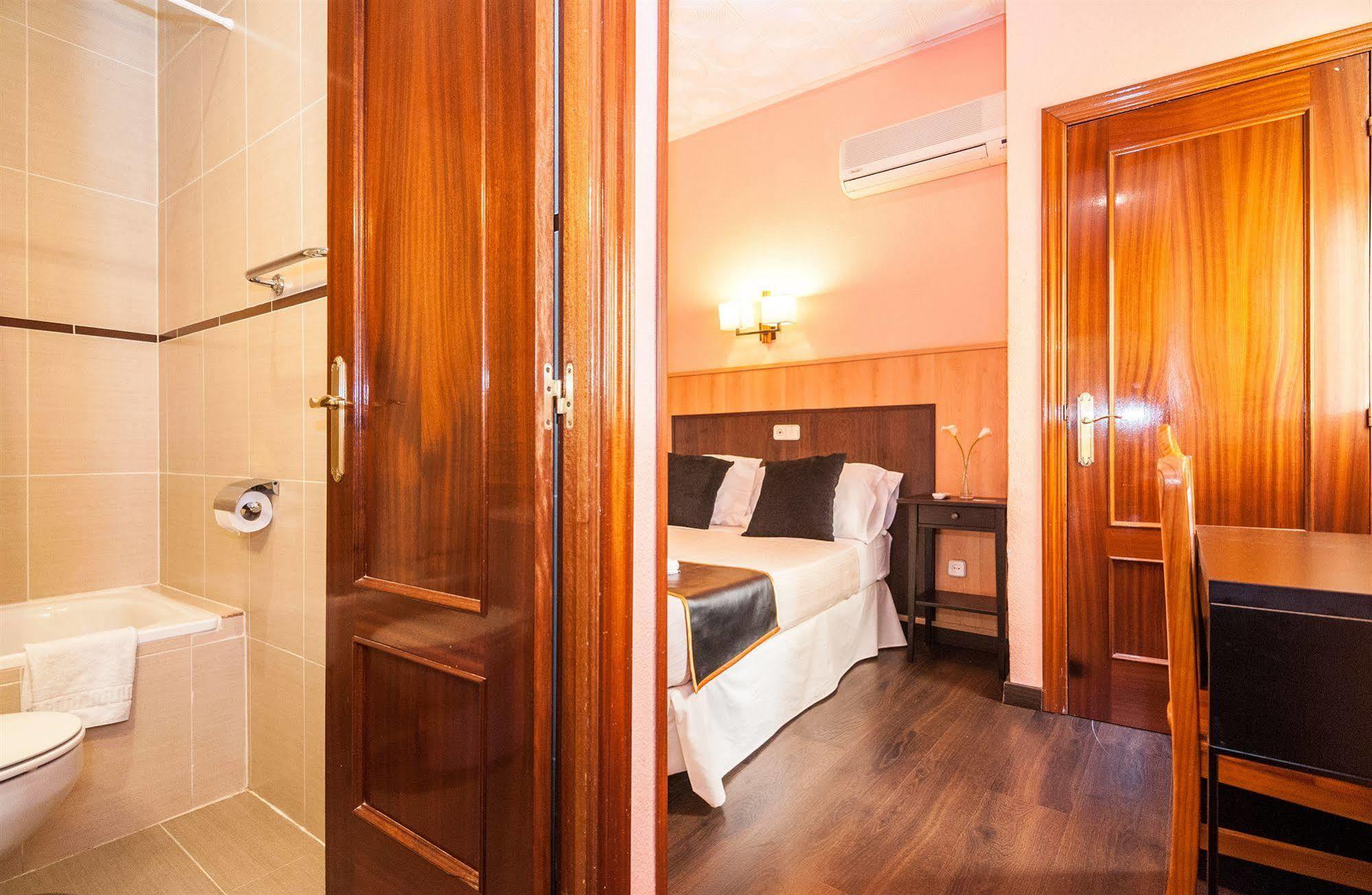 Hostal Gallardo Мадрид Экстерьер фото