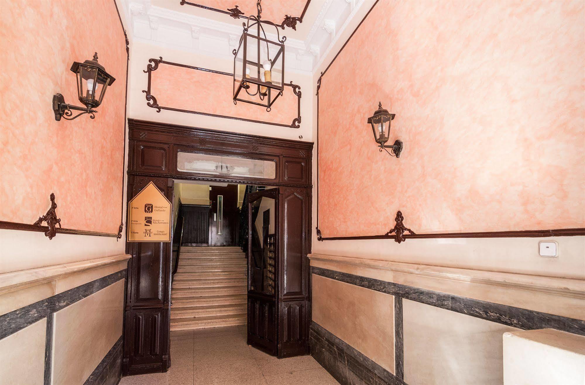 Hostal Gallardo Мадрид Экстерьер фото
