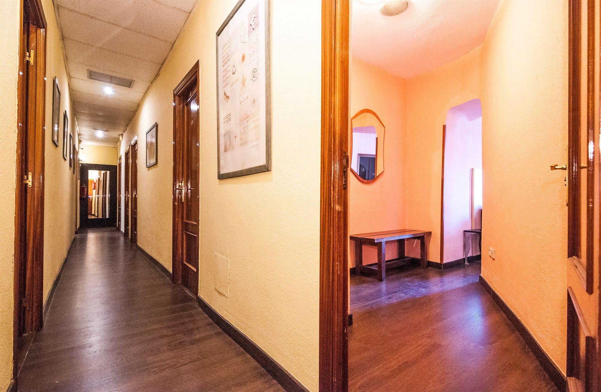 Hostal Gallardo Мадрид Экстерьер фото